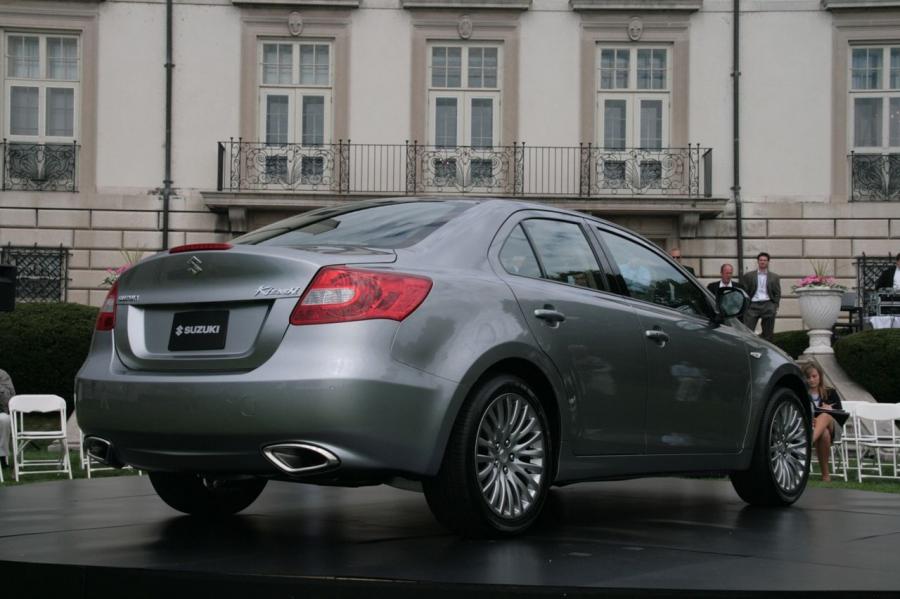  Suzuki Kizashi 2010 года  (фото 7 из 136)